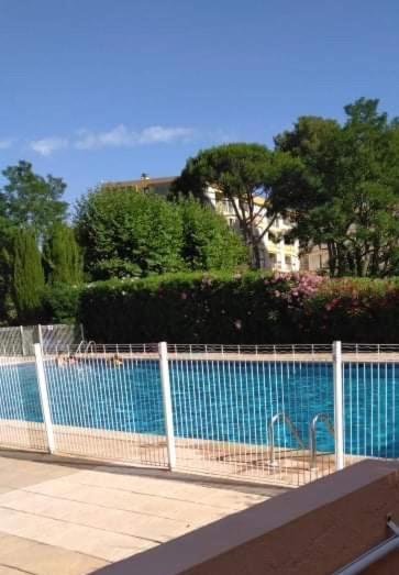 Frejus, Studio Dans Residence Avec Piscine エクステリア 写真